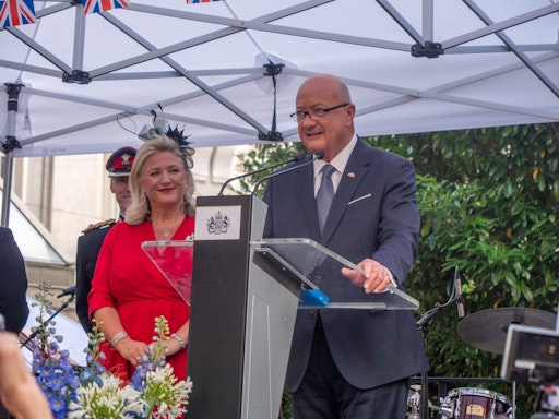 Vorschau Bild von Bundeskanzler Christian Stocker und Lindsay Scoll, Britische
Botschafterin in Österreich