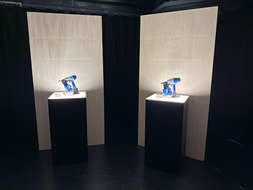Vorschau Bild von Eine besondere Auszeichnung für eine besondere Anwendung: Das
Holznagelsystem LIGNOLOC® von BECK wurde bei den renommierten ABTT
Theatre Show Awards in Großbritannien prämiert. Die Ehrung
unterstreicht das wachsende Interesse an innovativen
Verbindungslösungen in der internationalen Theater-, Veranstaltungs-
und Kreativbranche.