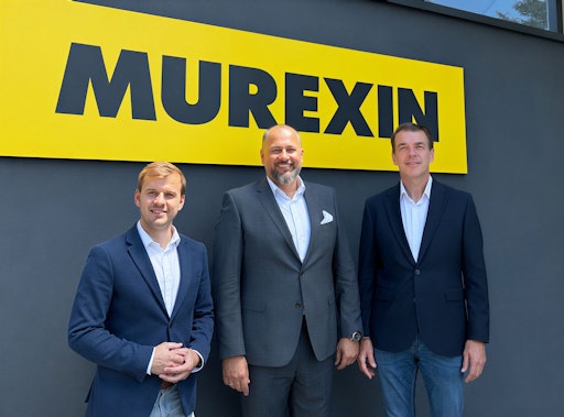 Mariján Róka übernimmt mit 1. Juli 2026 die Geschäftsführung der
Murexin Kft in Ungarn. Von links: Rainer Pascher, Mariján Róka und
Bernhard Mucherl.