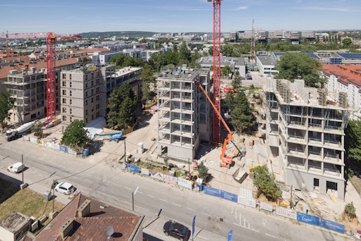 Vorschau Bild von Nach nur sechs Monaten Bauzeit feiert IFA Dachgleiche beim ersten
Bauabschnitt des geförderten Wohnbauprojekts „Baumstadt Floridsdorf“