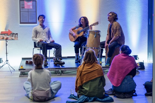  Gruppe Musiker*innen mit Fokus auf Musiker*innengesundheit