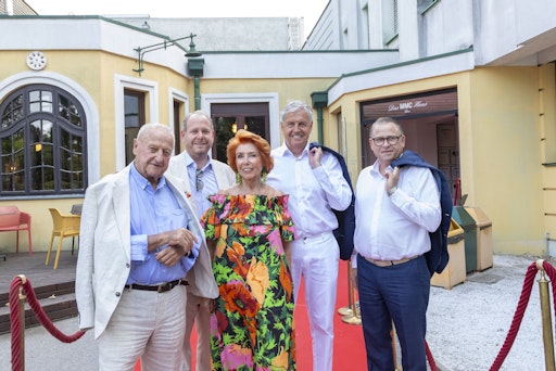 Mit einem stimmungsvollen Sommerfest, am Areal einer der größten
Filmproduktionsfirmen Österreichs in 100% Familienbesitz, feierte
Interspot Film ihr 57-jähriges Bestehen und setzte gleichzeitig ein
starkes Zeichen für die Zukunft des österreichischen Film- und
Fernsehstandorts.