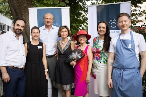 v.l.: Armin Egger (CEO der Hofburg Wien) mit den
Vorstandsmitgliedern Johanna Seeber (Seeste Bau), Peter Kunz (Kunz
Wallentin Rechtsanwälte), Vizepräsidentin Renate Danler (Renate
Danler Consulting), Sigrid Neureiter (Dr. Neureiter-PR), Martina
Scheiber (HR-SCOPE) und Simon Steindl (Restaurant Simon)