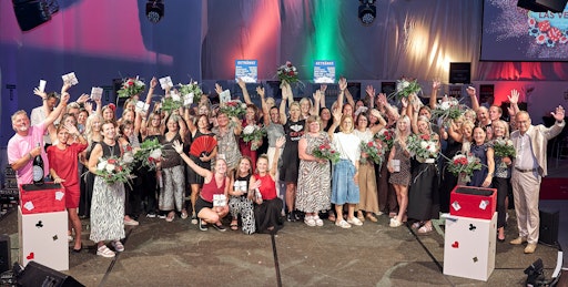 Die Jubilare, Lehrlinge und Pensionisten wurden beim Fussl
Sommerfest geehrt.