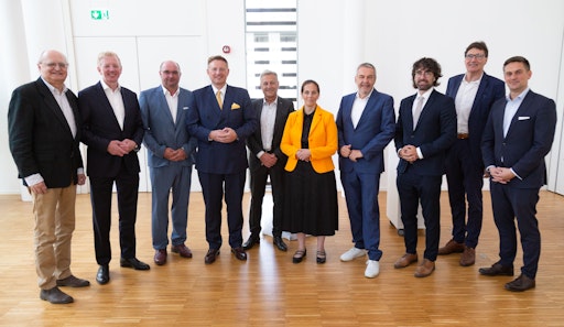  Gruppenbild aller Geehrten mit Jan Pazourek, Peter McDonald,
Claudia Neumayer-Stickler und Alexander Burz