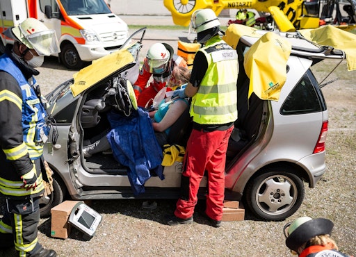 Vorschau Bild von Im ADAC Technik Zentrum in Landsberg am Lech erfahren
Teilnehmende mehr über die aktuellen Entwicklungen in der
Automobiltechnologie und deren Auswirkungen für die technische
Rettung und Notfallversorgung. // Weiterer Text über ots und
www.presseportal.de/nr/122834 / Die Verwendung dieses Bildes für
redaktionelle Zwecke ist unter Beachtung aller mitgeteilten
Nutzungsbedingungen zulässig und dann auch honorarfrei.
Veröffentlichung ausschließlich mit Bildrechte-Hinweis.