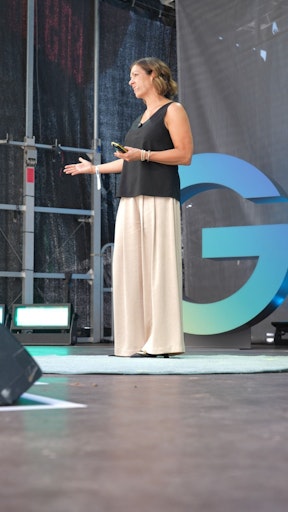 Katharina Schneider, CEO Permedio auf der Greator Festival Bühne
in Köln