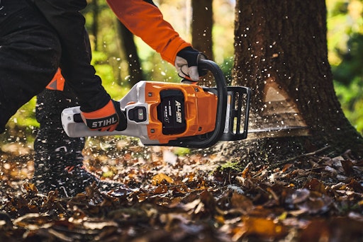 Vorschau Bild von Das ALLPRO-Akkusystem bietet eine neue Generation professioneller
Akku-Technologie für anspruchsvolle Einsätze im Forst, Garten,
Landbau und in Kommunen.