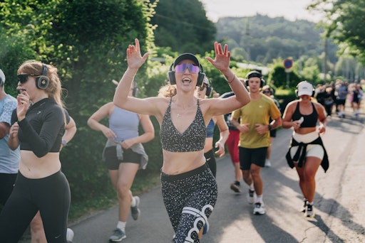 Vorschau Bild von Laufen, tanzen, mitgrooven: Der erste Antenne Kärnten Silent
Disco Run brachte Bewegung und Clubfeeling an den Wörthersee.