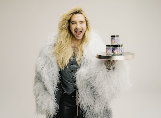 Exklusiv bei dm: Bill Kaulitz bringt die BillPill™ Recovery nach
Österreich.