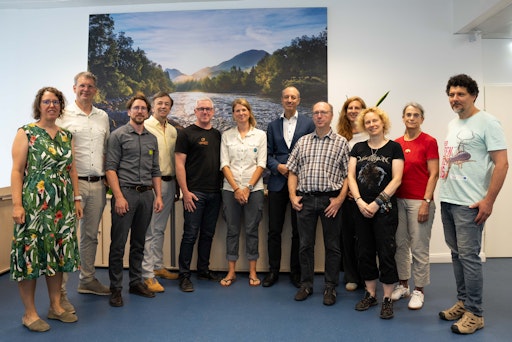  Gruppenfoto der anwesenden Teilnehmenden des Projektteams bei der
Abschlusspräsentation des Projekts MetaFung im BMLUK.