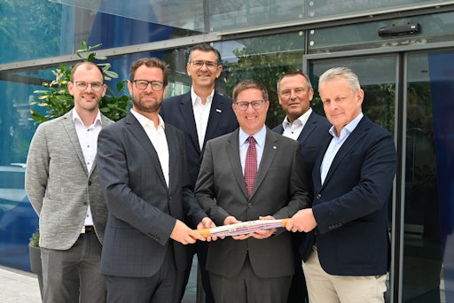 Vorschau Bild von Simon Innerhuber (Projektleiter eww ag), Florian Niedersüß
(Vorstandsvorsitzender eww ag), Nermin Adzamija (Leiter eww
ITandTEL), Bürgermeister Dr. Andreas Rabl (Aufsichtsratsvorsitzender
eww ag), Hartwig Tauber (GF und Projektleiter öGIG), Alfred Pufitsch
(CEO öGIG)
