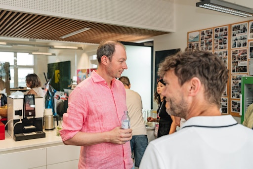 Vorschau Bild von Geschäftsführer der SIWA Online GmbH beim SIWA Cocktail 2026