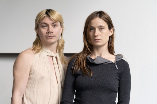 Die Preisträgerinnen des Kunsthalle Wien Preis 2026 Valentino
Skarwan (l.) und Lotti Brockmann (r.)