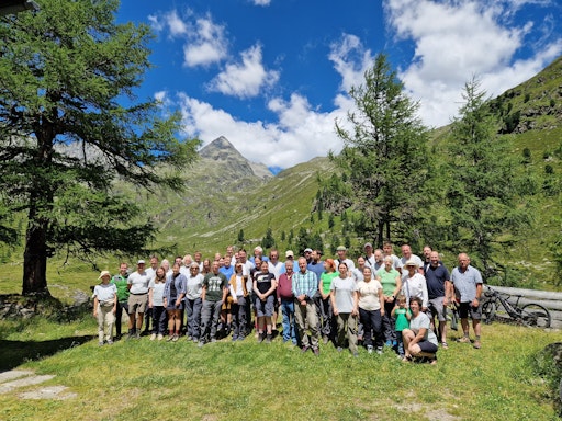 Vorschau Bild von Ohne die vielen ehrenamtlichen Expert:innen wäre die Erhebung der
Artenvielfalt im Nationalpark Hohe Tauern nicht in diesem Maße
möglich. Rund 60 Personen kamen dieses Jahr ins Debanttal.