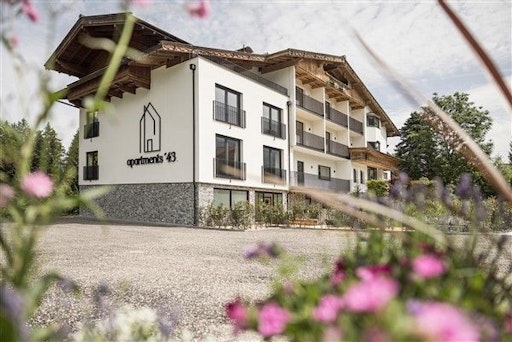 Es ist eure entspannte Basis im Alpbachtal und zugleich
Rückzugsort für alle, die ihre Zeit in Tirol unkompliziert, lässig
und entspannt verbringen möchten. Moderne Apartments,
Ferienwohnungen und Stellplätze in Reith im Alpbachtal schaffen den
passenden Rahmen für gemeinsame Zeit, schöne Erlebnisse und
Urlaubstage, die sich schnell gut anfühlen.