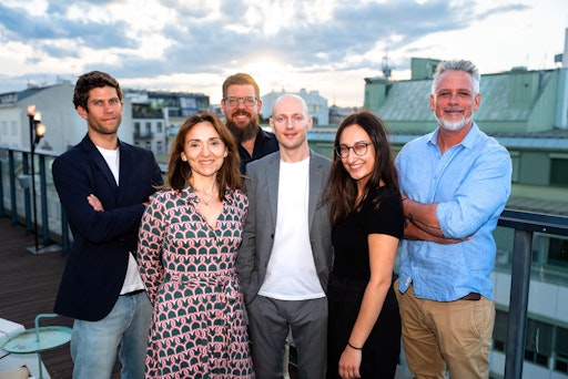 v.l.n.r.: Peter Bandion, Aida de Martin, Michael Bäk, Michael
Aistleitner, Alisha-Fiona Derdak, David Bergmann (das COPE
Sales-Team)
