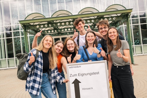 Am 22. Juli starten die Eignungstests für das Diplomstudium
Veterinärmedizin an der Vetmeduni in Wien. Auch heuer haben sich
wieder rund 1.800 junge Menschen für die aktuell 223 Plätze
beworben.