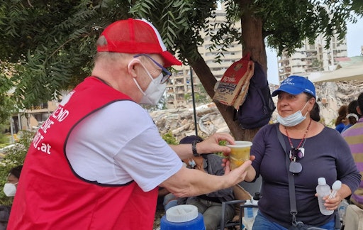 Wolfgang Wedan, Globaler Nothilfe-Koordinator der
österreichischen Entwicklungsorganisation Jugend Eine Welt, ist vor
Ort in Caracas. Täglich werden im Erdbebengebiet Hilfspakete für
Betroffene verteilt, darunter vorwiegend Mütter mit Kindern, aber
auch ältere Personen.