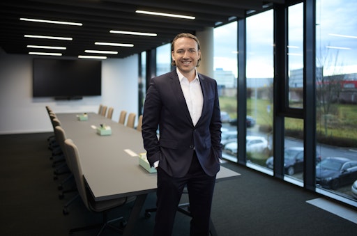 Michael Zitz ist seit 2024 alleiniger Vorstandssprecher und CEO
der All for One Group. Er war von April 2021 bis Oktober 2022
Vertriebsvorstand der All for One Group und von November 2022 bis
September 2024 Vorstandssprecher und Co-CEO. Er gilt als
ausgewiesener Experte rund um Digitalisierung und Customer
Centricity. Zitz ist zudem Mitgründer der B4B Solutions GmbH,
Graz/Österreich, die seit 2016 zur All for One Group gehört. //
Weiterer Text über ots und www.presseportal.de/nr/150281 / Die
Verwendung dieses Bildes für redaktionelle Zwecke ist unter
Beachtung aller mitgeteilten Nutzungsbedingungen zulässig und dann
auch honorarfrei. Veröffentlichung ausschließlich mit
Bildrechte-Hinweis.