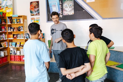 Geschäftsführer Mag. Dominik Knes beim "Perspektivenwechsel" in
einer Grazer Schule
