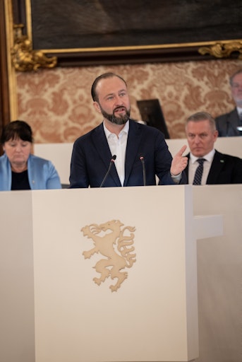 "Auslagerung der Patientenversorgung an Oberösterreich und
Salzburg ist Versagen statt Vorzeigebeispiel"