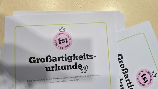 Vorschau Bild von Großartigkeitsurkunden vom Verein FSJ an seine
FSJ-Absolvent*innen