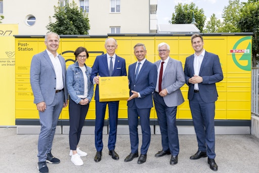 v.l.: Christian Mader, Präsident des Oberösterreichischen
Gemeindebundes, Doris Staudinger, Bürgermeisterin von Schwanenstadt,
Walter Oblin, Generaldirektor, Österreichische Post AG, Wolfgang
Hattmannsdorfer, Wirtschaftsminister, Marcus Wild, SPAR-Vorstand,
und Alexander Pröll, Staatssekretär für Digitalisierung