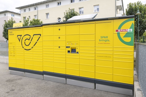 Vorschau Bild von Die 3.000ste Poststelle vor dem EUROSPAR-Markt in Schwanenstadt