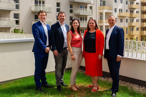 Vorschau Bild von (v.l.n.r.) Peter Zadl (Transaktionsmanager Wiener Städtische),
Thomas Auböck (Geschäftsführung KIBB), Birgit Müllner
(Projektleitung KIBB), Birgit Fehringer (Teamleitung Immobilien
Wiener Städtische), Gerald Weber (Vorstandsdirektor Wiener
Städtische)