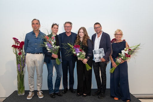 https://www.apa-fotoservice.at/galerie/39707 v.l.n.r.: Felix
Lehner (Galerie Felix Lehner, Kesselhaus Josephsohn, St. Gallen),
Stephanie Strachwitz (Restaurierung Leopold Museum), Hans-Peter
Wipplinger (Direktor Leopold Museum), Lili-Vienne Debus
(Assistenz-Kuratorin Leopold Museum), Ulrich Meinherz (Kesselhaus
Josephsohn), Nele Steinborn (Grafikerin Ausstellungskatalog)