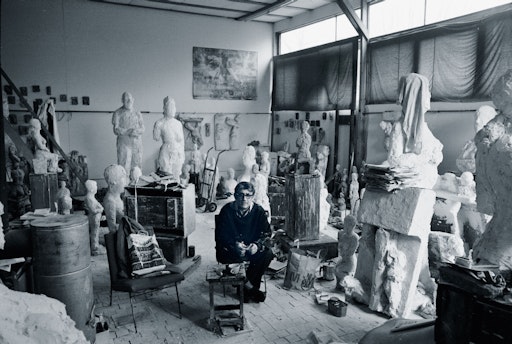 Vorschau Bild von Jürg Hassler (*1938), Hans Josephsohn in seinem Atelier an der
Burstwiesenstraßesse in Zürich, um 1975