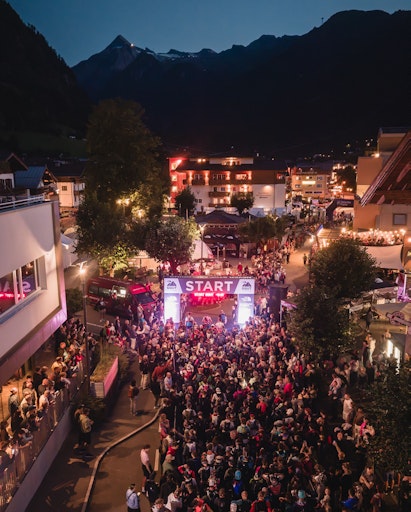 Stimmungsvoller Start des GGUT im Zentrum von Kaprun