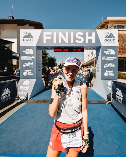 Vorschau Bild von The North Face Athletin Ida-Sophie Hegemann gewann mit mehr als 2
Stunden Vorsprung