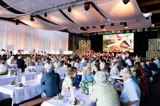 Vorschau Bild von Gemeinsam mit GärtnerInnen und GemüsebäuerInnen, Mitarbeitern,
Partnern und Wegbegleitern wird das 80-Jahre-Jubiläum im Rahmen
eines Sommerfestes am Standort Wien Simmering würdig begangen.