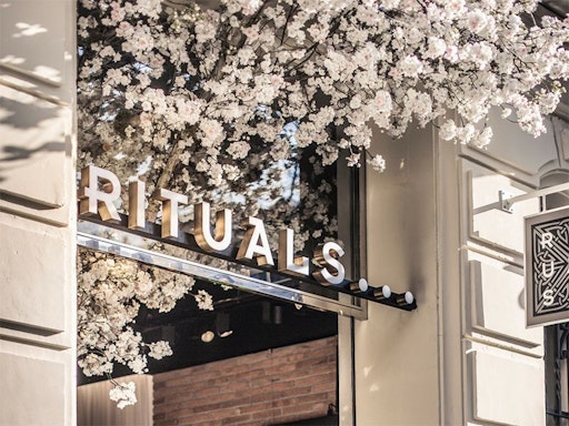 Rituals Cosmetics Store // Weiterer Text über ots und
www.presseportal.ch/de/nr/100103879 / Die Verwendung dieses Bildes
für redaktionelle Zwecke ist unter Beachtung aller mitgeteilten
Nutzungsbedingungen zulässig und dann auch honorarfrei.
Veröffentlichung ausschließlich mit Bildrechte-Hinweis.