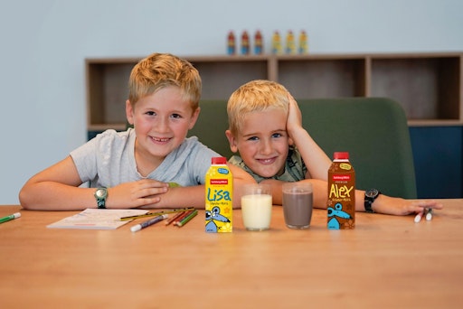 Vorschau Bild von Alex Schoko-Milch und Lisa Vanille-Milch haben jetzt eine
praktisch wiederverschließbare Verpackung, sind zuckerreduziert und
mit Vitamin D und Calcium angereichert.