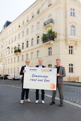DONAU Versicherung, Wien Energie und Wiener Netze leiten
Fernwärmeanschluss in Gründerzeithaus ein.