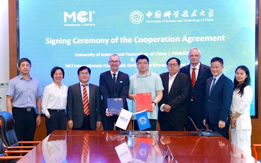 Vorschau Bild von MCI und die University of Science and Technology of China (USTC)
unterzeichnen ihre Kooperationsvereinbarung in Hefei und stärken den
internationalen Wissenstransfer.