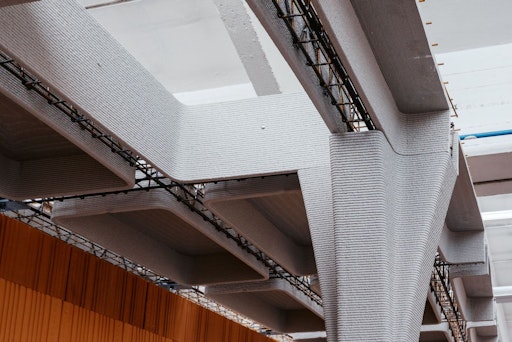 Vorschau Bild von Der Baumit BauMinator® Pavillon zeigt das Potenzial eines
gewichtsoptimierten Deckensystems: Durch die gezielte Reduktion von
Material lassen sich Gewicht und Materialeinsatz um rund 40 %
reduzieren – bei gleichbleibender Tragfähigkeit.