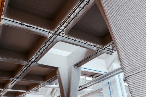 Vorschau Bild von Der Baumit BauMinator® Pavillon zeigt das Potenzial eines
gewichtsoptimierten Deckensystems: Durch die gezielte Reduktion von
Material lassen sich Gewicht und Materialeinsatz um rund 40 %
reduzieren – bei gleichbleibender Tragfähigkeit.