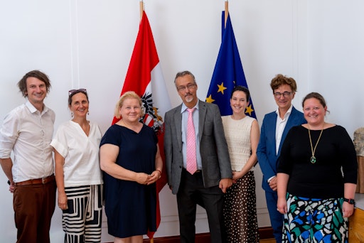 Für den Österreichischen Behindertenrat nahmen Präsident Klaus
Widl, Geschäftsstellenleiterin Barbara Haider-Novak und Referentin
Victoria Biber am 3. August 2026 an einem Austausch mit
Bundesministerin Korinna Schumann, Sektionschef Martin Zach,
Alexander Miklautz und Susanne Keindl zum Thema „Analoges Leben“
teil.
