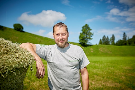Die Maschinenring-Grundfutterbörse unterstützt Landwirtinnen und
Landwirte dabei, verfügbare Futtermengen österreichweit rasch zu
vermitteln und Betriebe mit Futterbedarf zusammenzubringen.