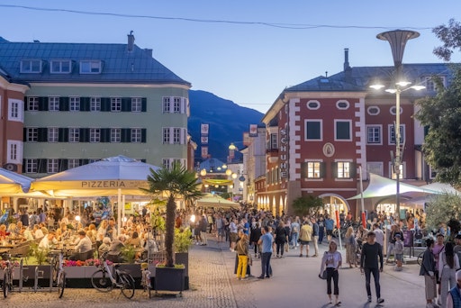 Foto der Stadt Lienz am Abend. Ziel des AIT-Projektes in Lienz
war es, Klimaschutz, Stadtentwicklung und wirtschaftliche Zukunft
gemeinsam zu denken und Schritt für Schritt umzusetzen.