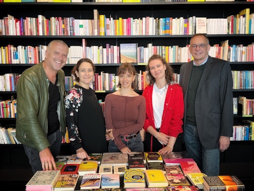 Vorschau Bild von Das Krimifest-Team (Bernhard Aichner, Linda Müller, Valerie
Meller, Susanna Korunka und Markus Hatzer) freut sich auf ein
rauschendes Fest.