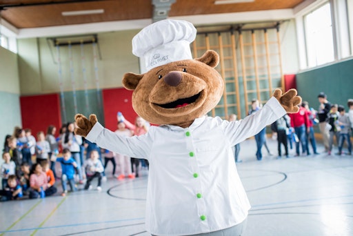 Fußball, Abenteuer und Bewegung: GOURMET Kids versorgt im Sommer
über 4.000 Kinder in rund 100 Camps.