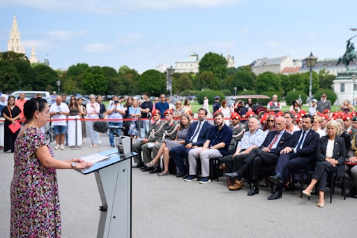 Vorschau Bild von Ingeborg Heidelberger bei ihrer Rede.