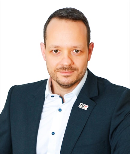 Dipl.-Ing. (FH) Heiner Salomo, Geschäftsführer TÜV AUSTRIA RAIL
GMBH: "Unser Anspruch ist es, technische Sicherheit, wirtschaftliche
Effizienz und Innovationskraft zu verbinden und damit aktiv zur
Zukunft des europäischen Bahnverkehrs beizutragen."
de.tuvaustria.com/rail