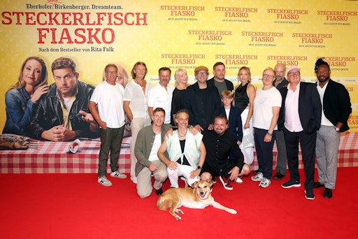 MUNICH, GERMANY - AUGUST 10: Christian Tramitz, Eisi Gulp,
Ferdinand Hofer, Gerhard Wittmann, Rita Falk (Author), Michael
Ostrowski, dog Noah ((Hinkelotta)), Max Schmidt, Sebastian Bezzel,
Daniel Christensen, Pelle Küffner (Paul), Lisa Maria Potthoff, Simon
Schwarz, Stephan Zinner, Thomas Kügel and Castro Dokyi attend the
world premiere of "Steckerlfischfiasko" at Mathäser Filmpalast on
August 10, 2026 in Munich, Germany. (Photo by G. Schober/Getty
Images PR for Constantin Film Distribution) // Weiterer Text über
ots und www.presseportal.de/nr/12946 / Die Verwendung dieses Bildes
für redaktionelle Zwecke ist unter Beachtung aller mitgeteilten
Nutzungsbedingungen zulässig und dann auch honorarfrei.
Veröffentlichung ausschließlich mit Bildrechte-Hinweis.