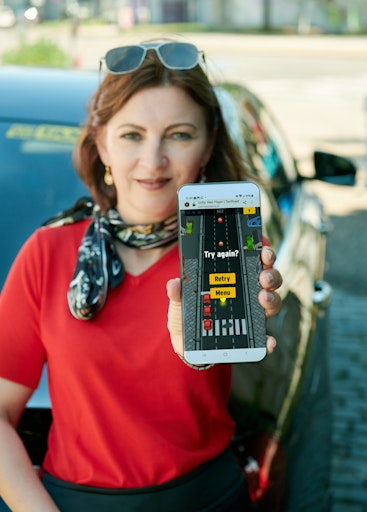 In der App von Taxi 40100 gibt es jetzt ein neues Taxi-Spiel. Auf
die Gewinner warten Taxigutscheine, und zwar wöchentlich. "Ich habe
600 Punkte erzielt, wer schafft mehr?", so Eveline Hruza,
Generalsekretärin von Taxi 40100.